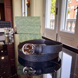 Gucci reversible black & brown belt Signature Interlocking G w box & dust bag